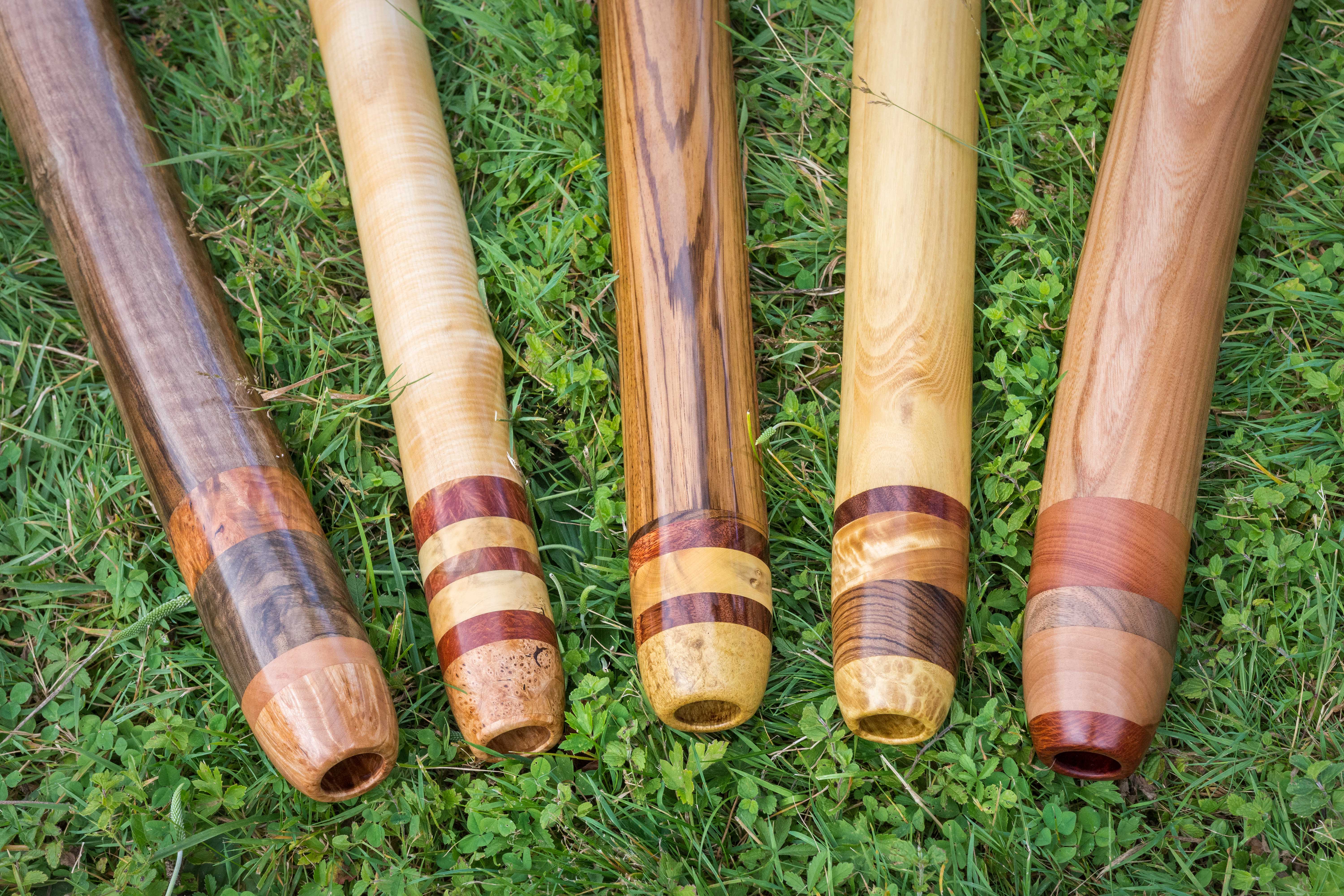 Group 1 - mouthpiece Nouveaux didgeridoos disponibles fin juin 2019. Cinq instruments d'essence diverses allant du Mi au La