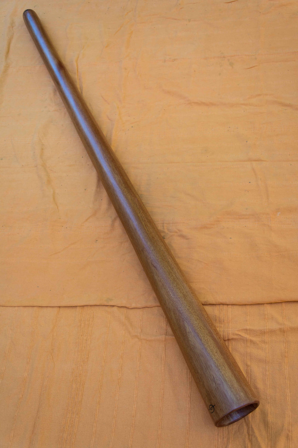 Didgeridoo nommé Hyun, en La, tout droit, fabriqué en bois de niangon 